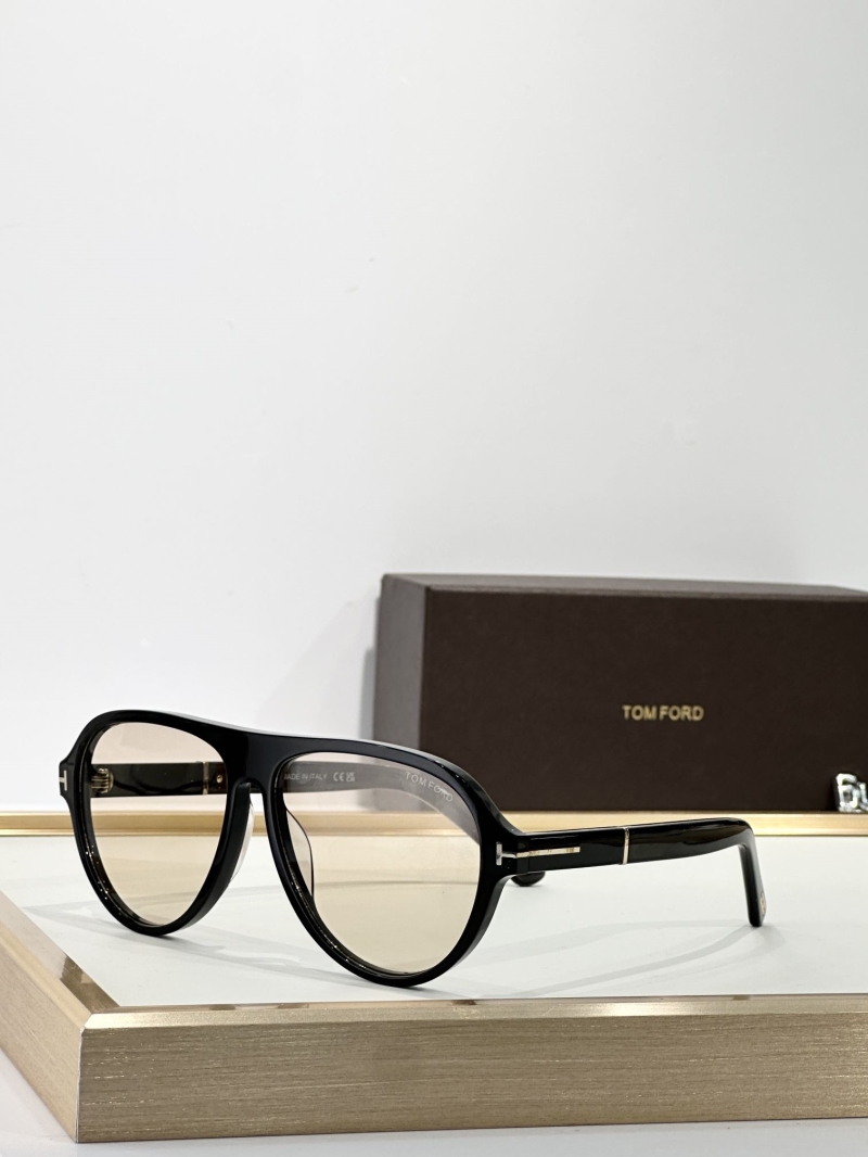 TOM FORD